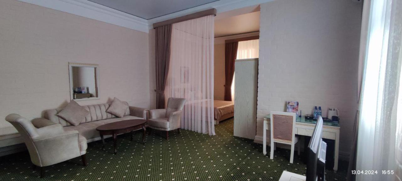 Bek Plus Hotel Takchilik Kültér fotó